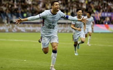 Novi okršaj Messija i Ronalda završio golijadom: PSG slavio, Ronaldo zabio dva gola, a Messi jedan