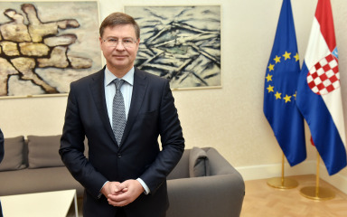 Dombrovskis upitan kad će plaće u Hrvatskoj dosegnuti razinu zapadne Europe: ‘Teško mi je to reći…’