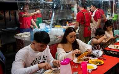 Mjesta konobara, kuhara i barmena popunjavaju – Filipinci