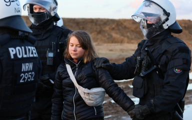 Greta Thunberg privedena na prosvjedu protiv rušenja sela i širenja rudnika u Njemačkoj
