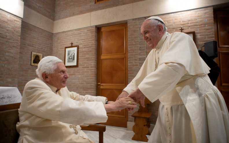 Benediktov glavni suradnik objavio knjigu “Samo istina”, otkriva sukobe dvojice papa