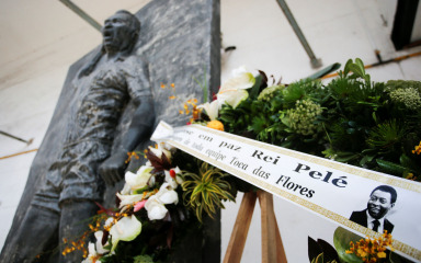 Peleov lijes dopremljen na Santosov stadion