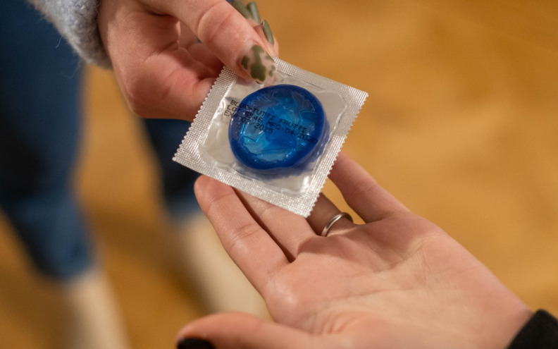 Mladi će Francuzi u svim ljekarnama moći dobiti besplatne kondome