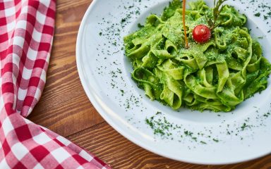 Isprobajte pesto umak od brokule bez orašastih plodova koji čini slastan preljev za tjesteninu