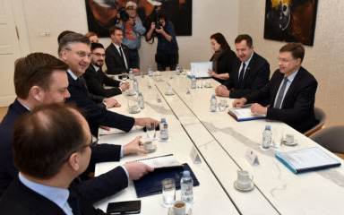 Plenković i Dombrovskis: “Euro uveden po planu, trebamo se pripremati za iduću zimu”