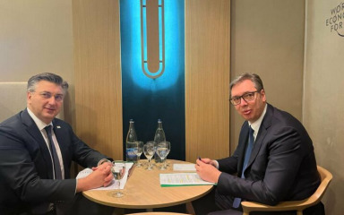 Vučić zadovoljan sastankom s premijerom Plenkovićem