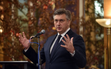 Plenković: U prva 24 sata iskazan interes građana za 220 milijardi eura narodnih obveznica