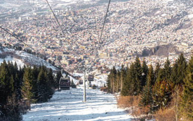 Snijeg paralizirao promet u cijeloj Bosni i Hercegovini, vlak iz Sarajeva prema Mostaru kasnio 3 sata
