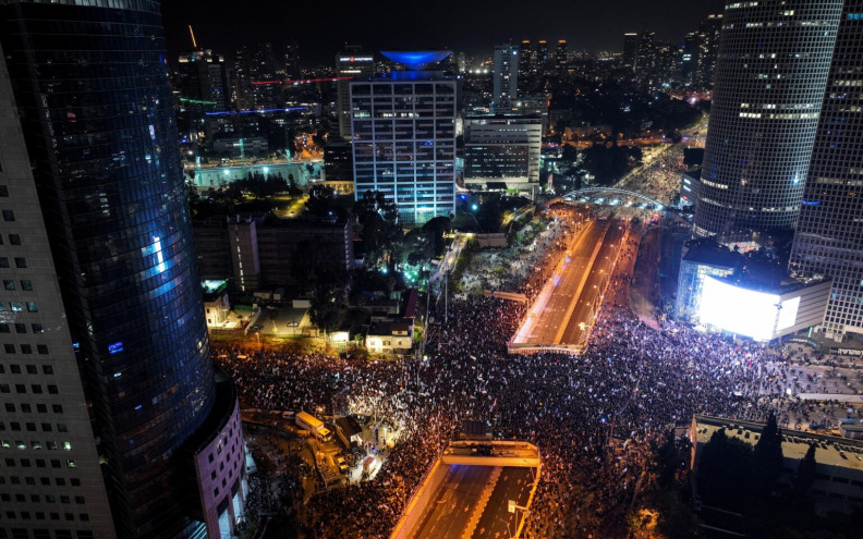 Više od 100.000 ljudi prosvjedovalo u Tel Avivu protiv nove vlade Benjamina Netanyahua