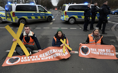 U nekoliko njemačkih gradova klimatski aktivisti blokirali prometnice