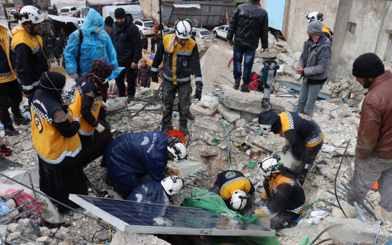 Spasioci u Siriji mole da se pošalju osnovne potrepštine i teška mehanizacija