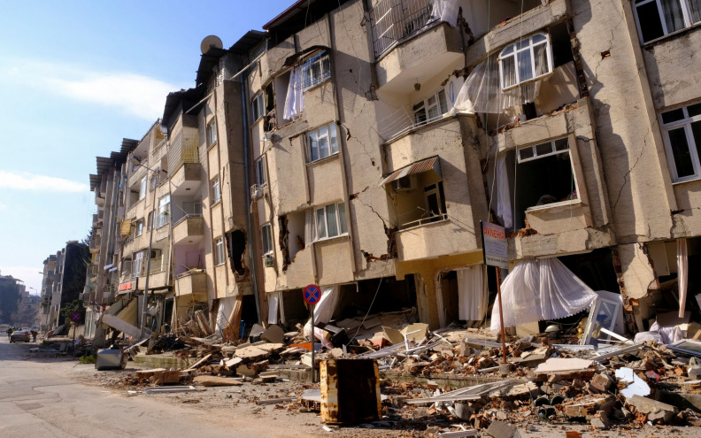 Turske vlasti istražuju gotovo 800 ljudi zbog potresa, uhićeno ih je nekoliko stotina
