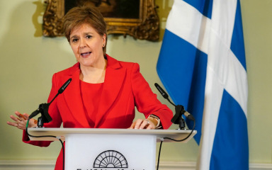 Sturgeon nakon osam godina podnijela ostavku na dužnost škotske premijerke