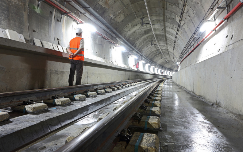 Naručili stotine milijuna vrijedne nove vlakove koji su bili preveliki da bi mogli ući u – tunele