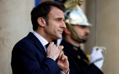 Francuski sud osudio trojicu zbog navodnog planiranja napada nožem na Macrona