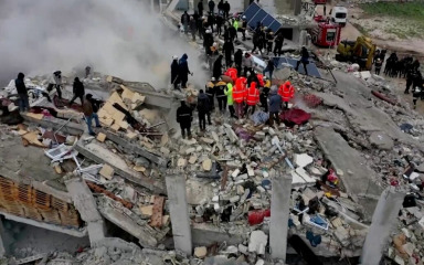 U Turskoj i Siriji više od 8700 mrtvih od posljedica razornih potresa