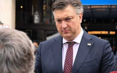 Plenković: ” U skladu s našim mogućnostima, nastavljamo vojno pomagati Ukrajini”