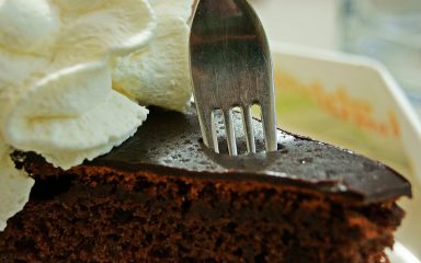 Sacher torta bez maslaca: reinterpretacija originalnog recepta
