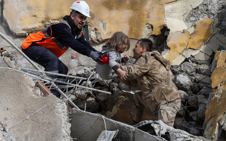 U Turskoj i Siriji više od 5.000 mrtvih dok spasioci tragaju za preživjelima