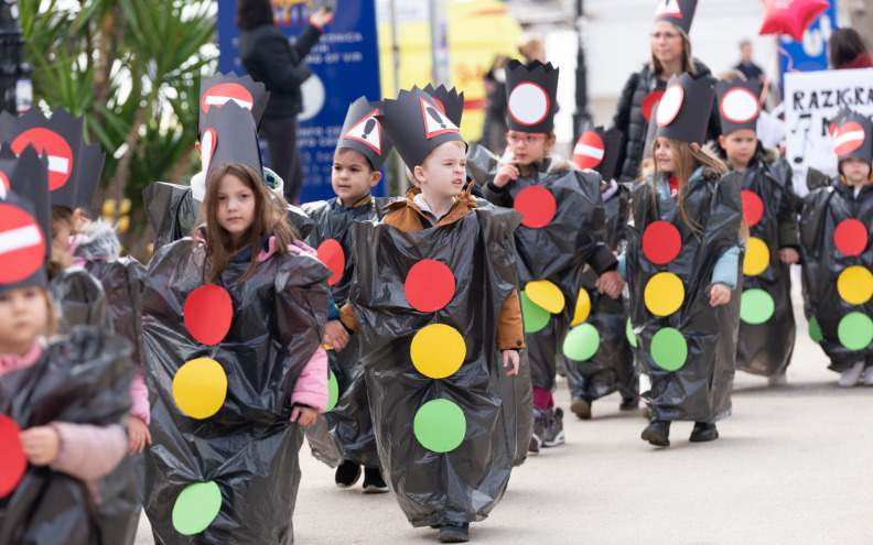 [FOTO] Virski karnevalić okupio 1500 mališana iz cijele županije
