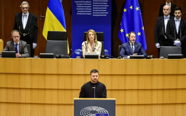 Zelenskij u Europskom parlamentu: “Ako Ukrajina padne, nestat će vaš način života”