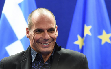 Maskirana skupina pretukla bivšeg grčkog ministra financija Varufakisa