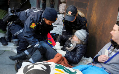 Policija nakratko uhitila Gretu Thunberg tijekom prosvjeda za uklanjanje vjetroturbina