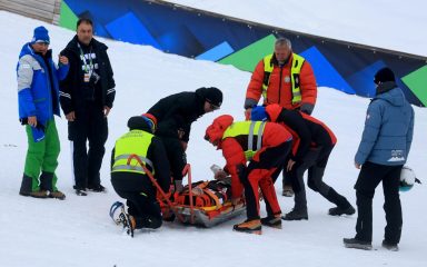 VIDEO Najbolji slovenski skijaš skakač doživio je težak pad tijekom treninga na Planici
