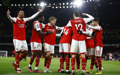 Arsenal s četiri “komada” ispratio Everton, Liverpool siguran protiv Wolvesa
