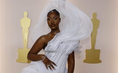 ‘Najsebičniji’ outfit s Oscara: pjevačica pokrivalom za glavu potpuno zaklonila pogled publici