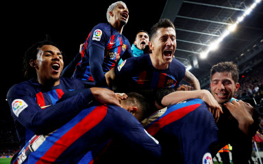 Barcelona pobjedom u El Clasicu stavila jednu ruku na trofej pobjednika La Lige