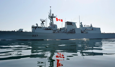 Brod Kanadske mornarice HMCS Fredericton u Splitu