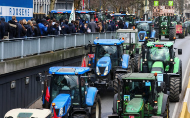 Poljoprivrednici na prosvjed dovezli gotovo 3.000 traktora u središte Bruxellesa