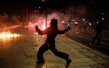U Ateni izbili žestoki sukobi prosvjednika zbog željezničke nesreće i policije