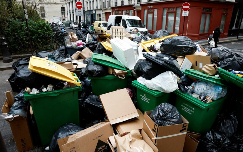 Zbog štrajka radnika čistoće tisuće tona smeća na ulicama, stručnjaci zabrinuti