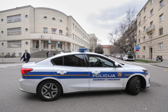 Policija pronašla mladića koji je upao u zagrebačku gimnaziju, bio je naoružan mačetom